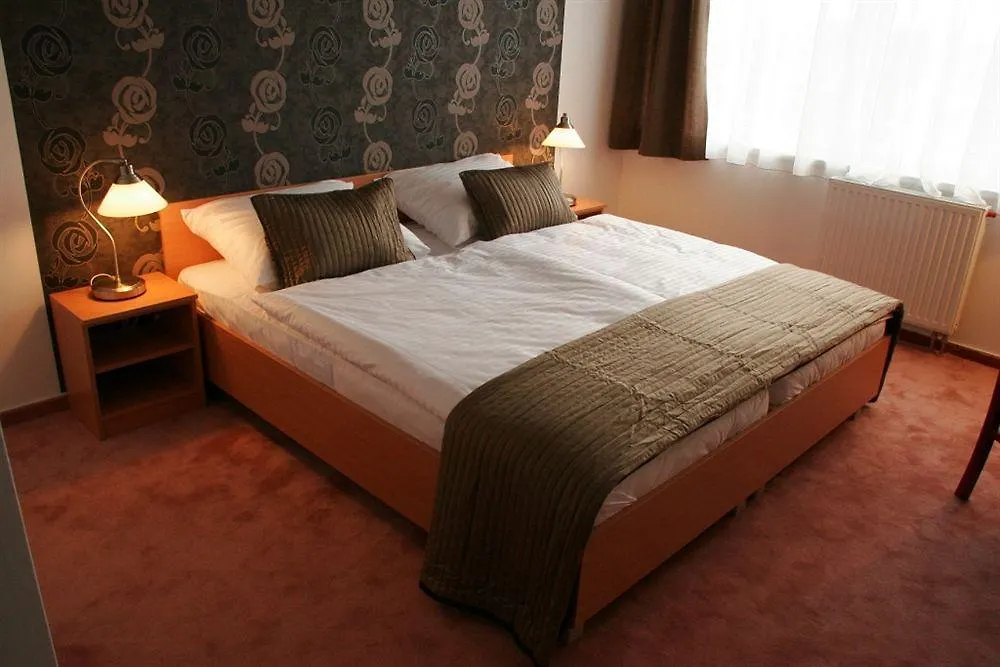 Canada Hotel Budapest 3*,  Hungary