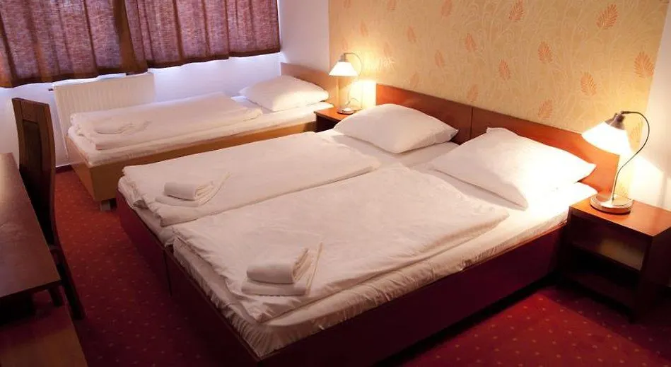 Canada Hotel Budapest 3*,